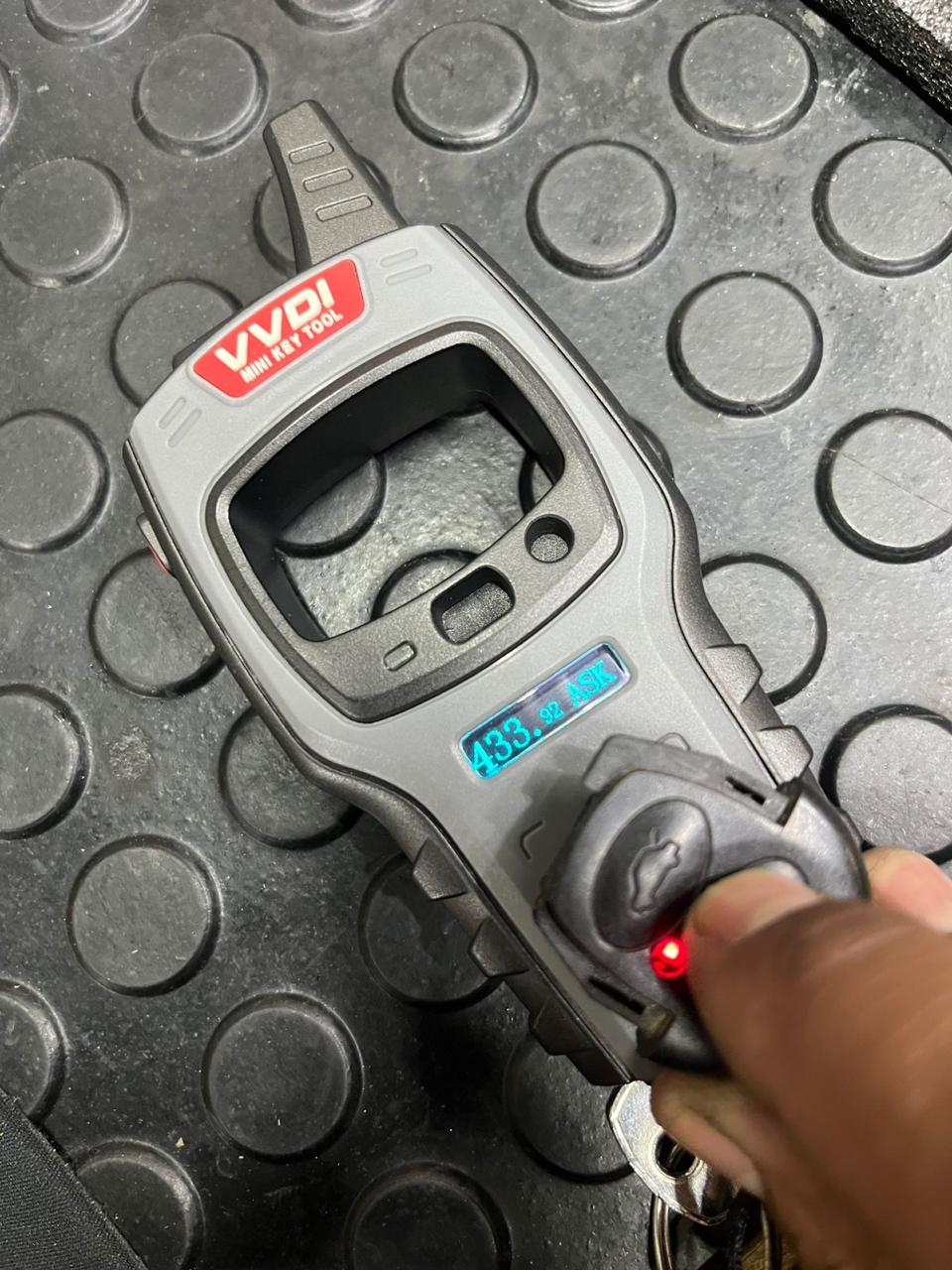 Programação de controle de chave com ferramenta automotiva